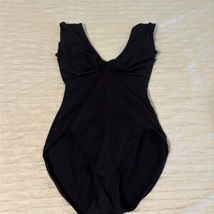 Black cap sleeve gaynor minden leo